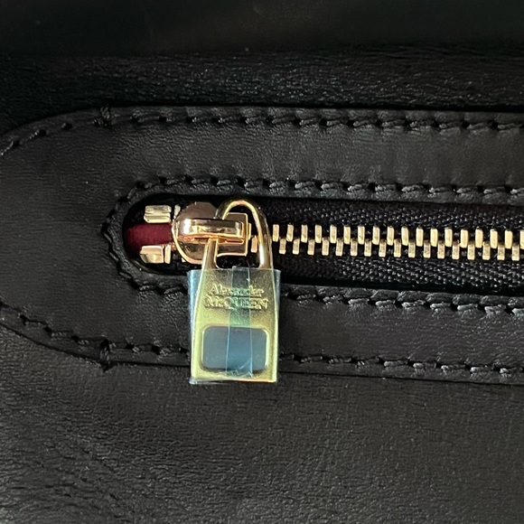 Alexander McQueen Small Double Flap Leather Shoulder Bag - Picture 6 of 16